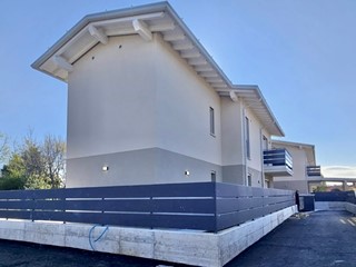 Quadrilocale in Vendita a Nuvolera, 290'000&euro;, 129 m², con Box
