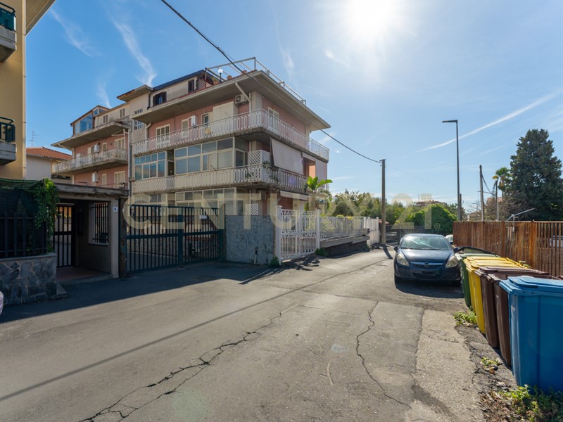 Trilocale in Vendita a Mascalucia, 129'000&euro;, 92 m², arredato, con Box