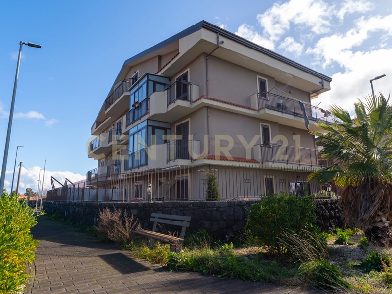 Quadrilocale in Vendita a Belpasso, 165'000&euro;, 150 m², con Box