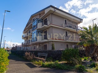 Quadrilocale in Vendita a Belpasso, 165'000&euro;, 150 m², con Box