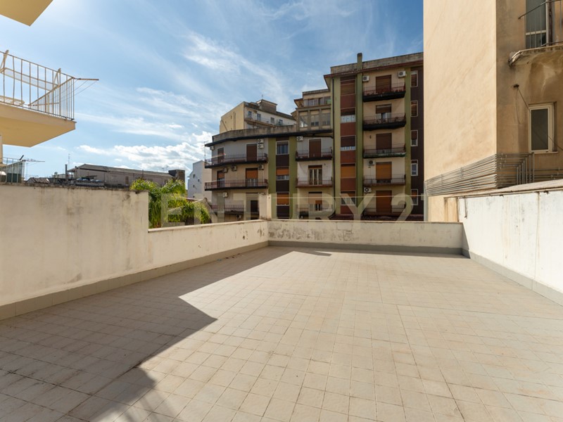 Appartamento in Vendita a Catania, 339'000&euro;, 200 m²