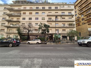 Appartamento in Vendita a Palermo, 430'000&euro;, 240 m²