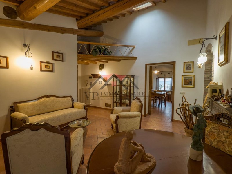 Appartamento in Vendita a Pomarance, 180'000&euro;, 162 m², arredato