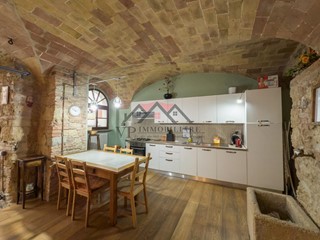 Bilocale in Vendita a Pomarance, 140'000&euro;, 85 m², arredato