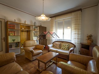 Appartamento in Vendita a Volterra, zona Saline, 75'000&euro;, 120 m², arredato, con Box