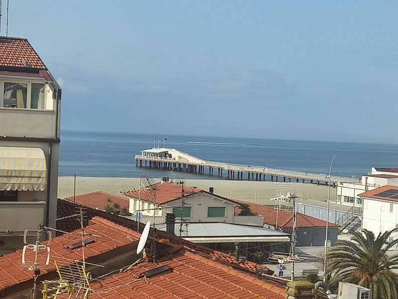 Quadrilocale in Affitto a Camaiore, zona Lido di Camaiore, 2'200&euro;, 70 m², arredato