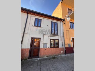 Appartamento in Vendita a Castelpagano, 40'000&euro;, 170 m²