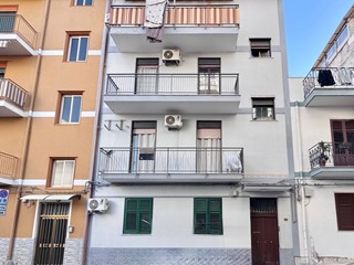 Trilocale in Vendita a Palermo, 95'000&euro;, 98 m²