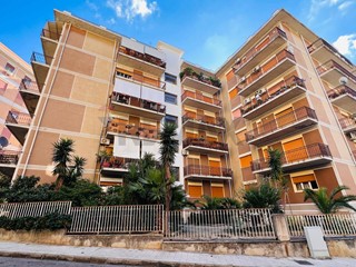 Appartamento in Vendita a Messina, 179'000&euro;, 138 m²