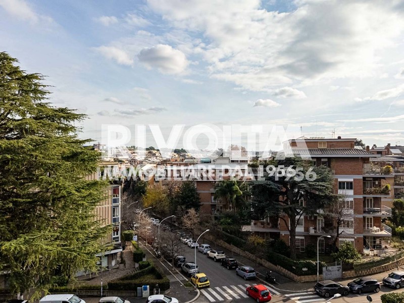 Attico in Affitto a Roma, 2'300&euro;, 220 m²