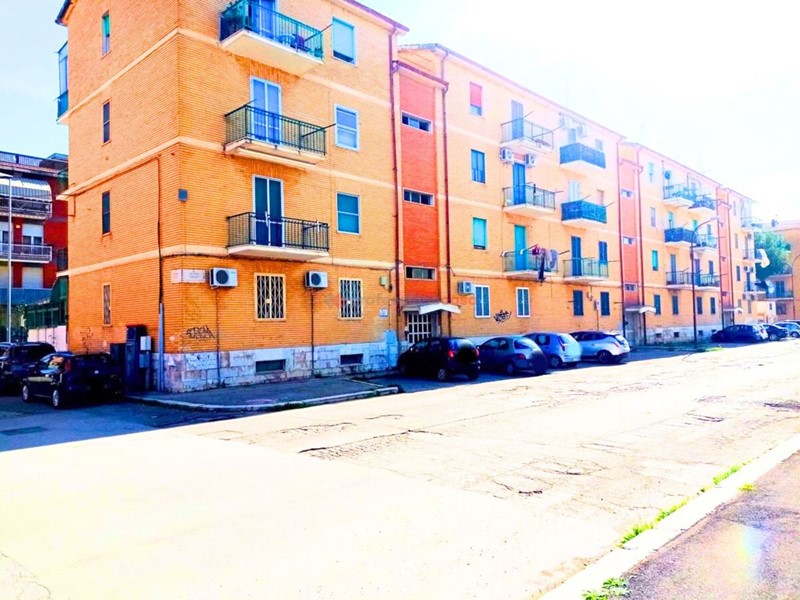 Trilocale in Vendita a Foggia, 65'000&euro;, 105 m²