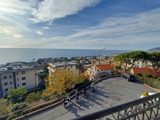 Quadrilocale in Vendita a Sanremo, 540'000&euro;, 141 m², con Box