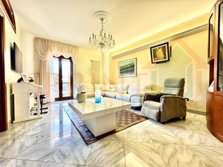 Quadrilocale in Vendita a Monopoli, 325'000&euro;, 118 m², con Box