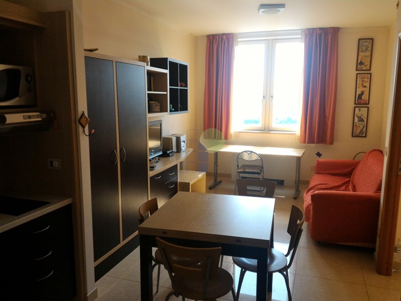 Bilocale in Vendita a Livorno, 120'000&euro;, 55 m², arredato, con Box