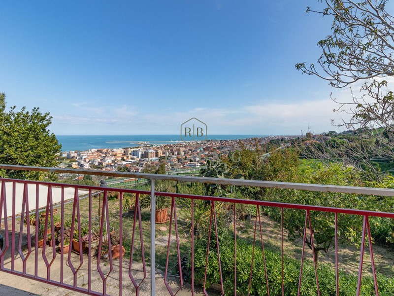 Appartamento in Vendita a Grottammare, 270'000&euro;, 145 m²
