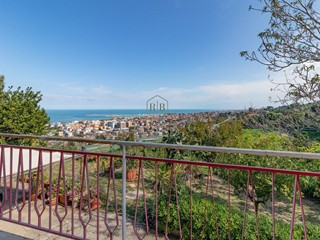 Appartamento in Vendita a Grottammare, 270'000&euro;, 145 m²