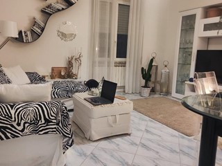 Appartamento in Vendita a Carrara, 140'000&euro;, 90 m²