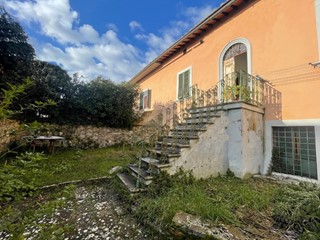 Quadrilocale in Vendita a Colle di Val D'Elsa, 180'000&euro;, 90 m²