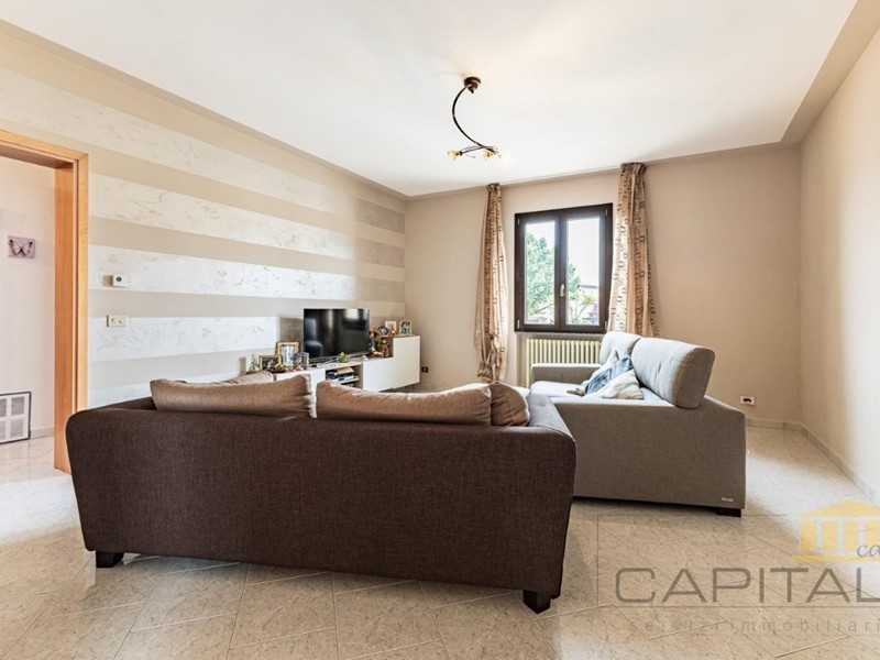 Appartamento in Vendita a Bientina, 270'000&euro;, 240 m², con Box