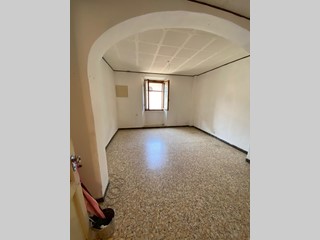 Appartamento in Vendita a Poggibonsi, zona Staggia, 85'000&euro;, 90 m², arredato