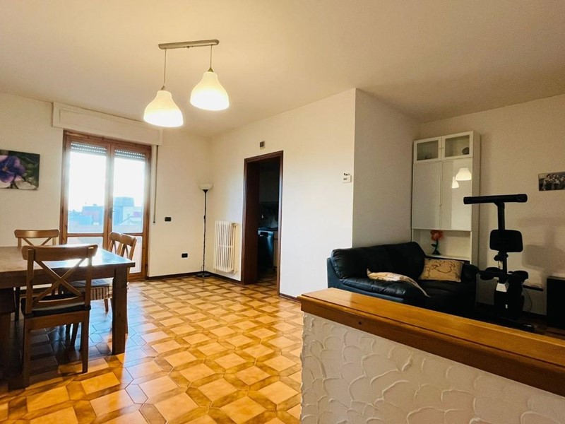 Trilocale in Vendita a Cascina, 140'000&euro;, 80 m², arredato, con Box