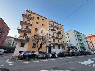 Trilocale in Vendita a Brescia, 125'000&euro;, 61 m²