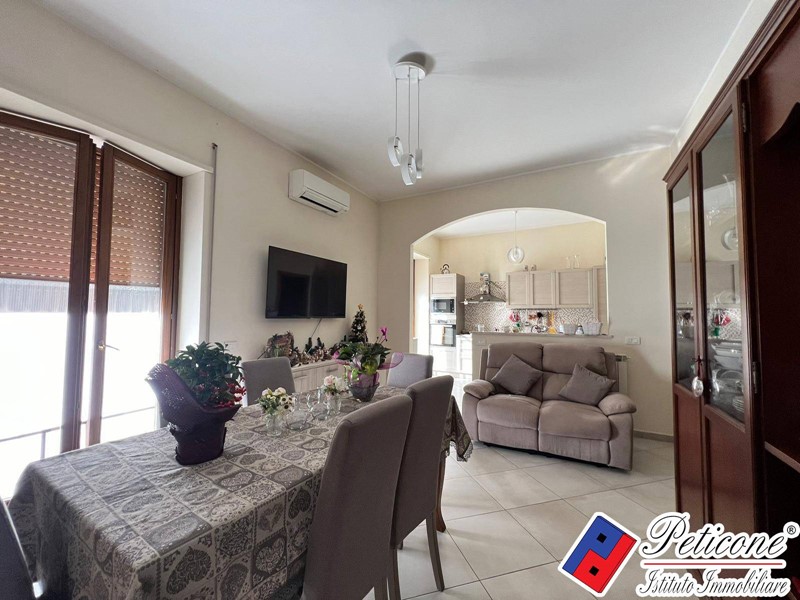 Appartamento in Vendita a Fondi, 185'000&euro;, 143 m²