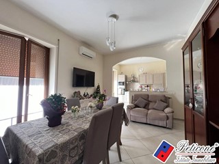 Appartamento in Vendita a Fondi, 185'000&euro;, 143 m²