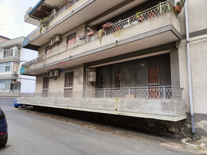 Appartamento in Vendita a Sant'Agata li Battiati, 170'000&euro;, 140 m²