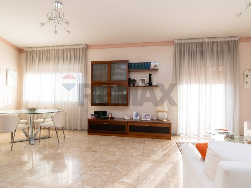 Appartamento in Vendita a Catania, 130'000&euro;, 120 m²