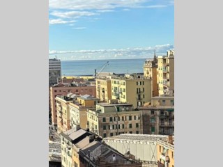 Appartamento in Vendita a Genova, 45'000&euro;, 80 m²