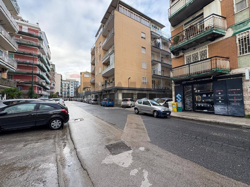 Appartamento in Vendita a Napoli, 220'000&euro;, 92 m²