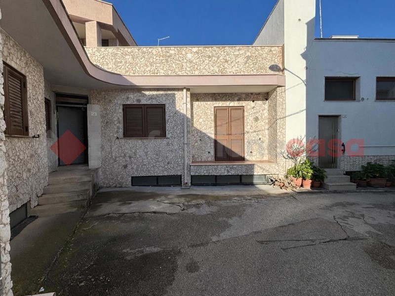 Quadrilocale in Vendita a Crispiano, 100'000&euro;, 100 m²