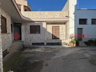 Quadrilocale in Vendita a Crispiano, 100'000&euro;, 100 m²
