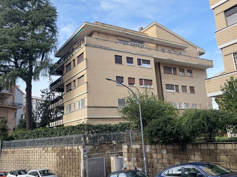 Appartamento in Vendita a Roma, 895'000&euro;, 236 m²