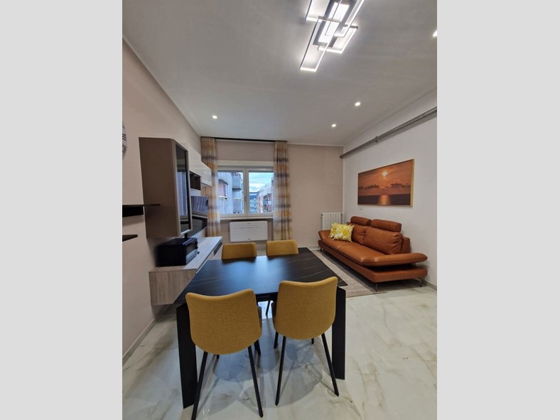 Trilocale in Affitto a Brindisi, 1'180&euro;, 90 m², arredato