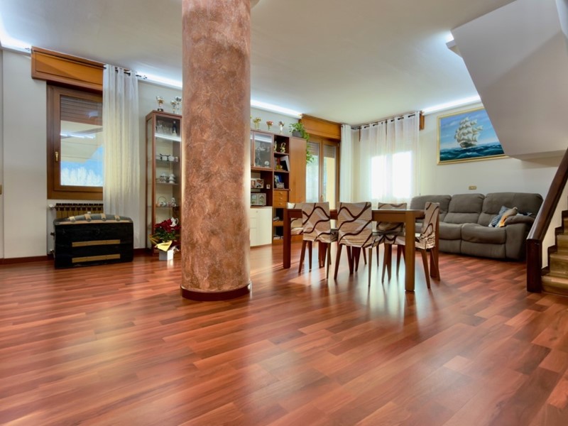 Trilocale in Vendita a Villa Carcina, 239'000&euro;, 166 m², con Box