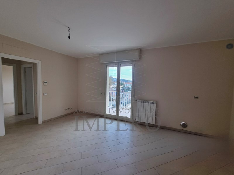 Trilocale in Vendita a Ventimiglia, zona Vicinanze mare, 260'000&euro;, 61 m²