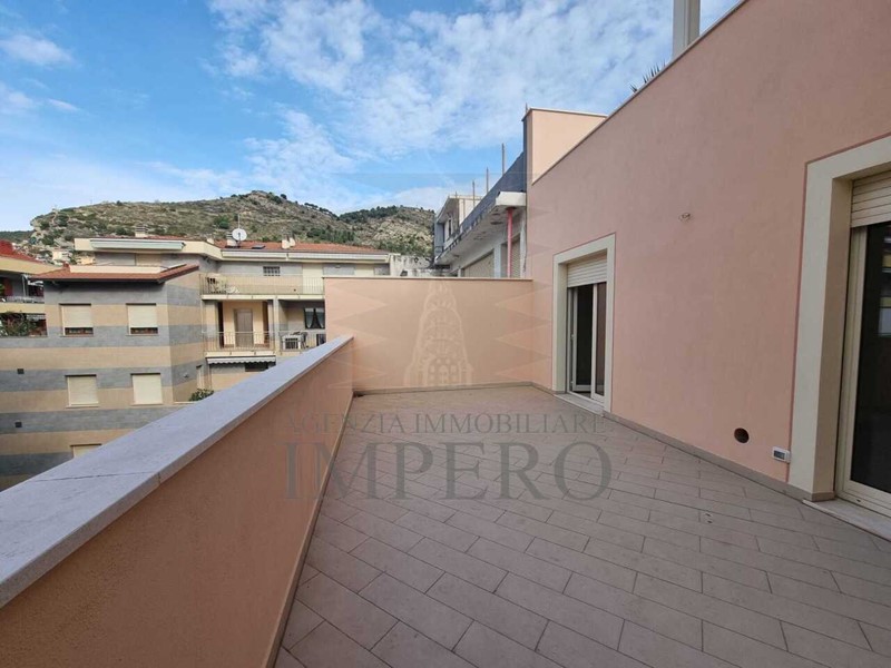 Bilocale in Vendita a Ventimiglia, zona Vicinanze mare, 310'000&euro;, 66 m²