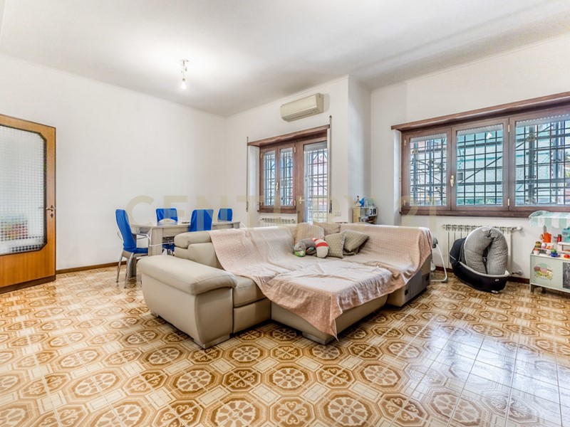 Quadrilocale in Vendita a Roma, 235'000&euro;, 115 m²