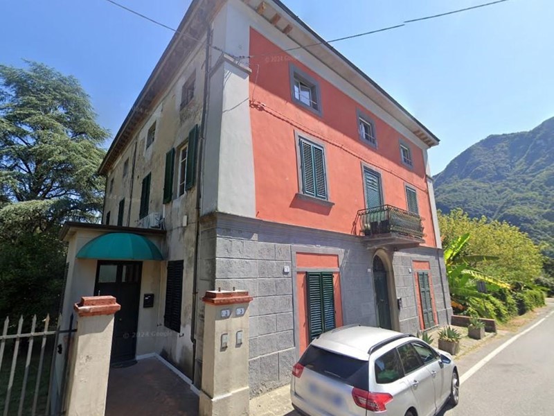 Appartamento in Vendita a Borgo a Mozzano, zona Diecimo, 149'417&euro;, 644 m²
