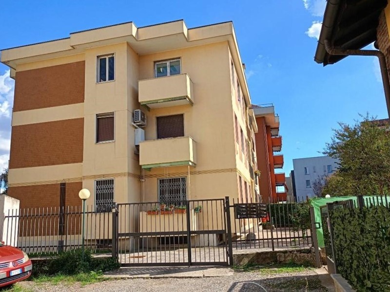 Quadrilocale in Vendita a Milano, zona Figino, 118'500&euro;, 92 m²