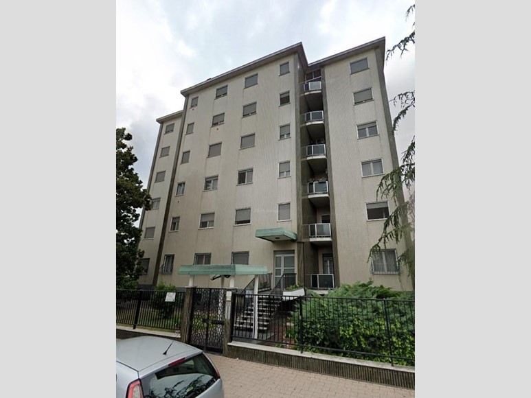 Trilocale in Vendita a Rozzano, 108'750&euro;, 77 m², con Box