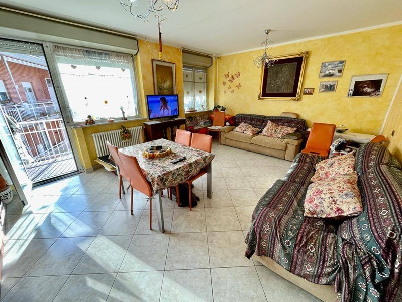 Appartamento in Vendita a Alessandria, 128'000&euro;, 130 m²