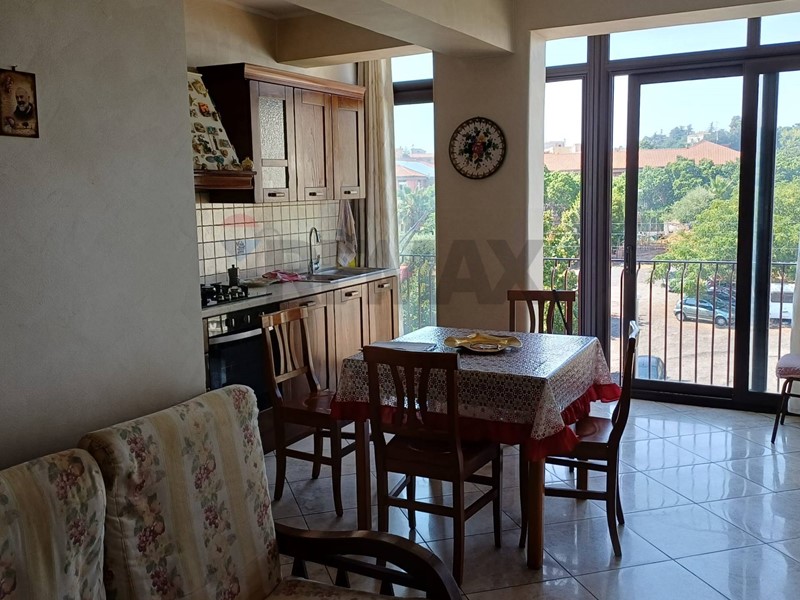Appartamento in Vendita a Acireale, 80'000&euro;, 81 m²