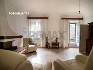Appartamento in Vendita a Roccastrada, 95'000&euro;, 198 m²