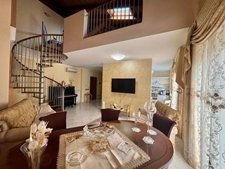 Appartamento in Vendita a Alessandria, 155'000&euro;, 140 m²