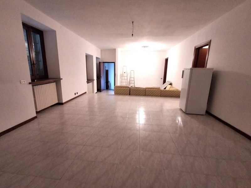 Trilocale in Vendita a Casteggio, 99'000&euro;, 116 m²