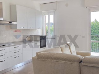 Bilocale in Affitto a Saltrio, 750&euro;, 71 m²