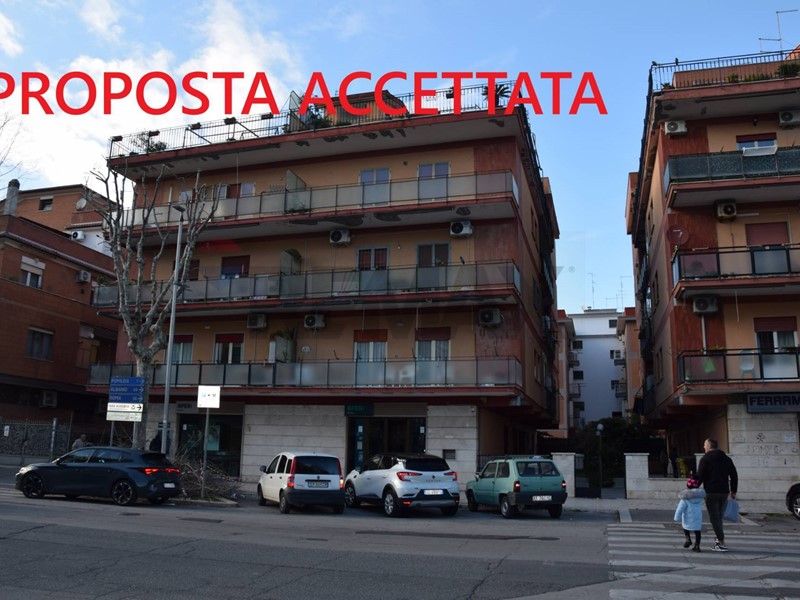 Quadrilocale in Vendita a Pomezia, 175'000&euro;, 120 m²